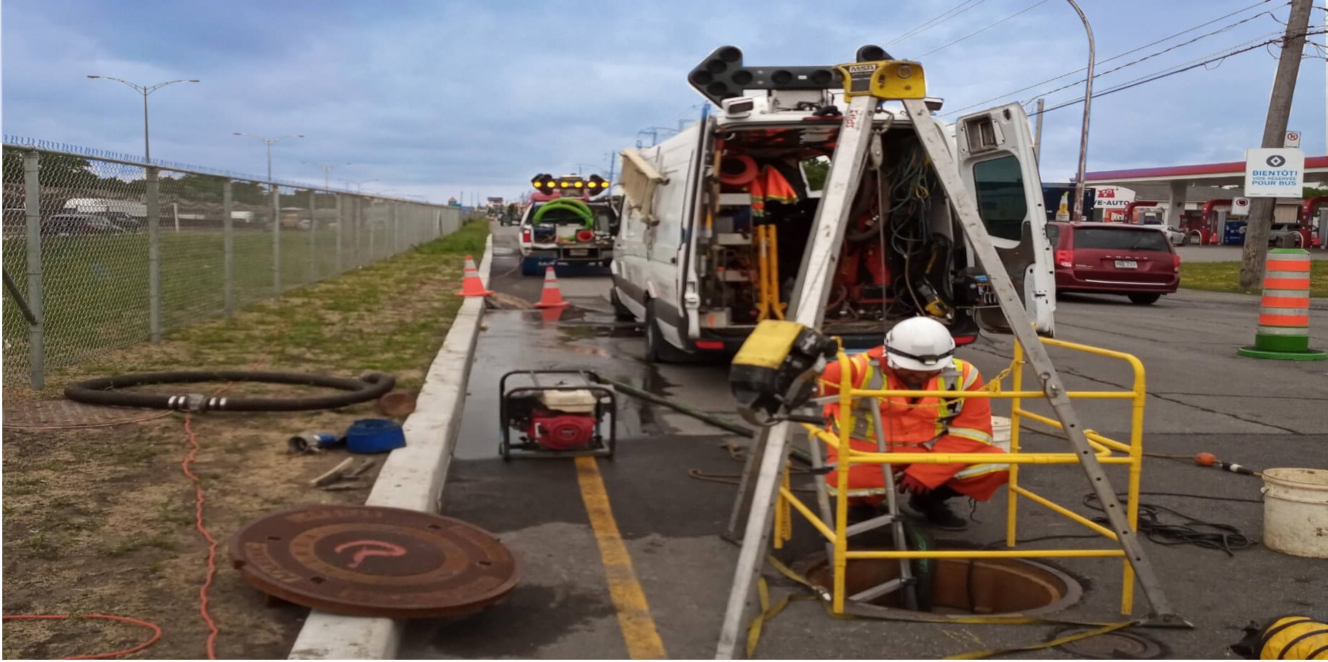 Chantier reseau trou d'homme operateur inspection