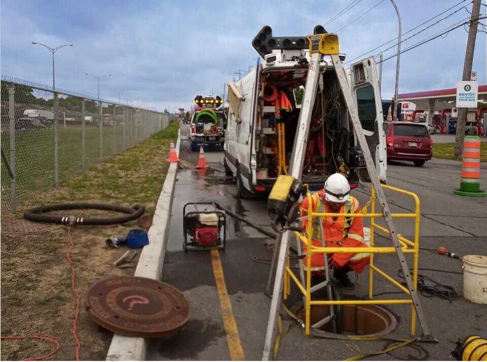 Chantier reseau trou d'homme operateur inspection